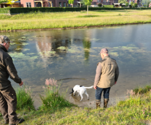 Jan en Billy bij water (658x543)